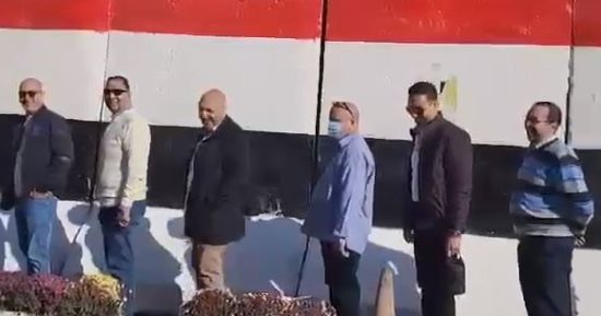 المصريون بالخارج يسطرون ملحمة وطنية.. غرف عمليات مرشحى الرئاسة ترصد اليوم الأول للانتخابات.. حملة"السيسى": نتابع الأوضاع.. "حازم عمر": التصويت منتظم.. "عبد السند يمامة": بشرة خير.. وفريد زهران: نتابع أولا بأول