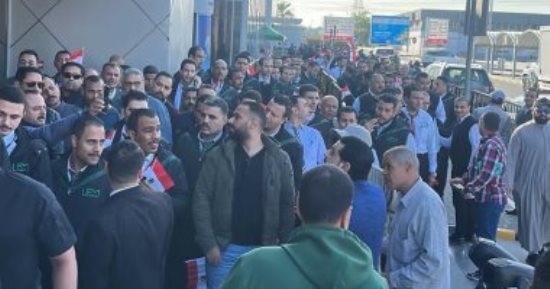 لوحة فى حب الوطن ترسمها الجاليات المصرية بالخارج فى انتخابات الرئاسة 2024.. كثافة المشاركة واستمرار التوافد على السفارات والقنصليات.. اصطحاب أطفالهم لغرس الوطنية والانتماء.. التقاط الصور أمام المقار الانتخابية 