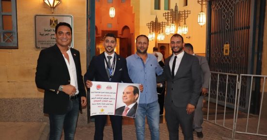 استمرار توافد أبناء الجالية المصرية فى جدة للتصويت بالانتخابات الرئاسية.. صور