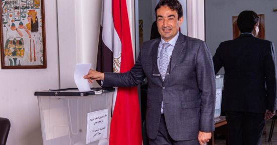 سفير مصر لدى توجو يدلى بصوته فى الانتخابات الرئاسية.. فيديو وصور