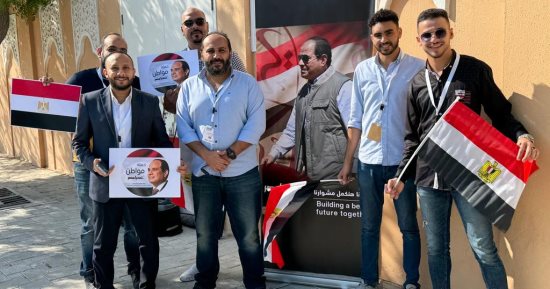 أبناء الجالية المصرية بقطر يدلون بأصواتهم بالانتخابات الرئاسية.. صور