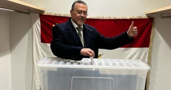 أبناء الجالية المصرية بسويسرا يدلون بأصواتهم بانتخابات الرئاسة.. صور