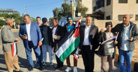 المصريون بالخارج يسطرون ملحمة جديدة فى حب الوطن ورد الجميل.. سياسيون: الساعات الأولى للتصويت شهدت حرصا على المشاركة وإقبالا متزايدا بدول الخليج.. باحث بالمركز المصرى: رصد مبادرات فردية لتوفير وسائل نقل الناخبين