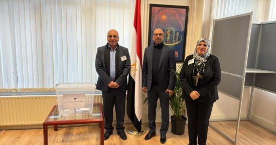 أبناء الجالية المصرية فى هولندا يدلون بأصواتهم بالانتخابات الرئاسية.. صور