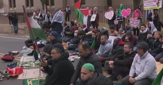 مظاهرات حاشدة أمام السفارة الإسرائيلية فى واشنطن تضامنا مع غزة.. صور