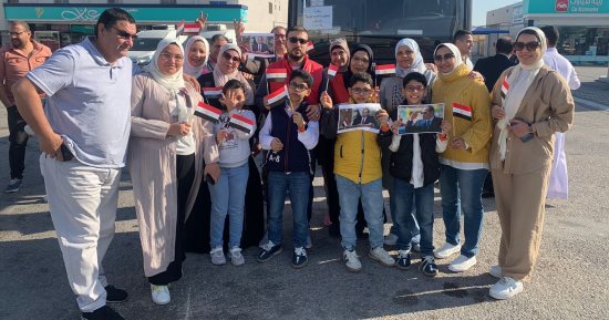 مصريون يعلمون أطفالهم أهم دروس الوطنية باصطحابهم للجان الانتخابات الرئاسية