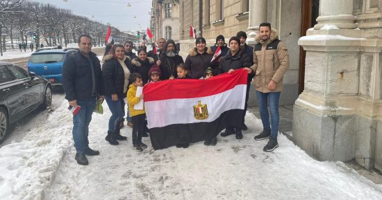 حرارة 8 تحت الصفر.. المصريون فى السويد يتحدون الأمطار للمشاركة بانتخابات الرئاسة