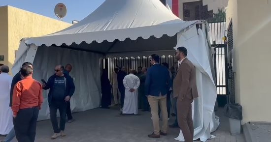 المصريون في السعودية يتوافدون على السفارة للمشاركة بالانتخابات الرئاسية