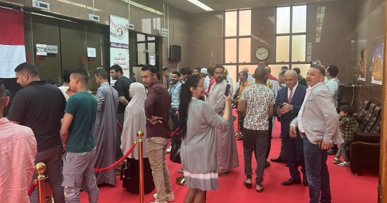 طوابير الجالية المصرية فى دبى للتصويت بالانتخابات الرئاسية.. صور
