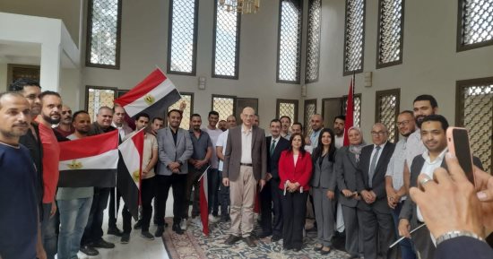المصريون بالخارج يوجهون رسالة قوية للداخل.. نواب يشيدون بكثافة الإقبال على لجان الاقتراع بالانتخابات الرئاسية.. ويؤكدون: سيكون لها مردود إيجابى على الانتخابات الداخلية.. وأيمن محسب: صنعوا ملحمة وطنية فى حب مصر