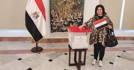 إلهام شاهين عقب التصويت بالانتخابات الرئاسية: "لازم تنزلوا"..صور