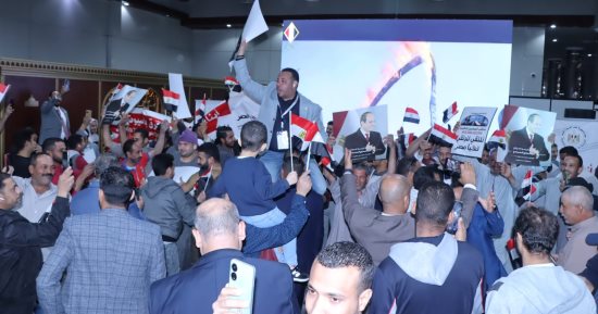 طوابير وحشود للجالية المصرية بالكويت فى آخر ساعات التصويت بانتخابات الرئاسة