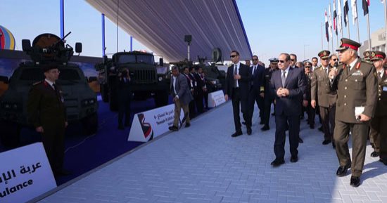 الرئيس السيسى يتفقد أجنحة معرض "إيديكس 2023"