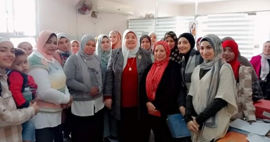 المديريات تسلم المعلمين الجدد وظائفهم بالمدارس بعد توقيع عقود العمل.. صور