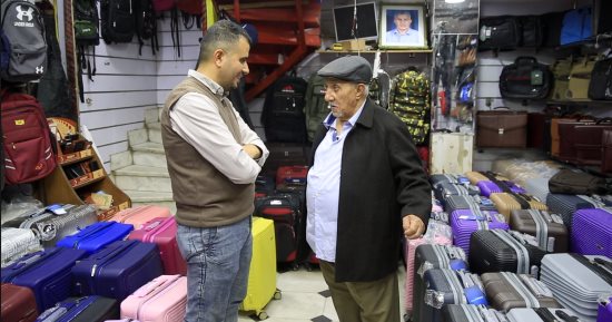 مدخلش مدرسة لكنه بيتكلم 7 لغات.. حكاية "علم الدين" فى صندوق محسوب