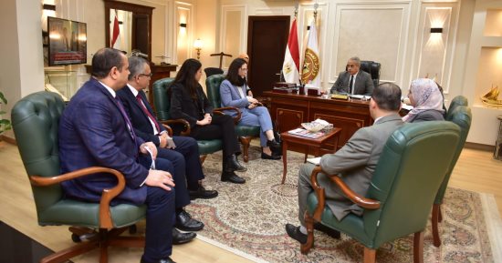 وزير العمل يلتقى وفدا من مؤسسة فريدريش إيبرت الألمانية لتعزيز برامج "تمكين المرأة"