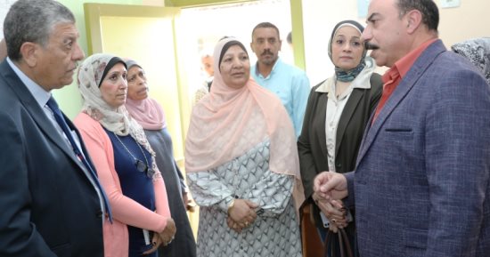 محافظ أسوان يتفقد جاهزية لجان انتخابات الرئاسة لاستقبال الناخبين.. صور
