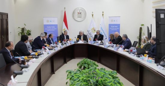 وزير التعليم العالي يترأس جلسة لمناقشة لائحة جامعة بنها الأهلية