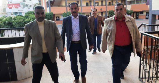 مدير تعليم الجيزة يوجه بتوفير المناخ الملائم لراحة الناخبين .. صور 