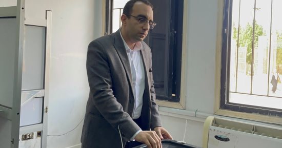 نائب محافظ الإسماعيلية يدلى بصوته في لجنة المنطقة الحرة العامة.. صور
