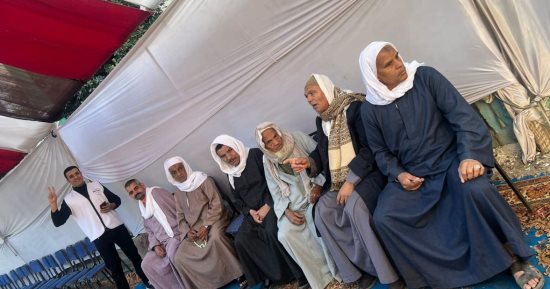كبار السن يدلون بأصواتهم بلجان الانتخابات الرئاسية بمنشأة القناطر.. صور