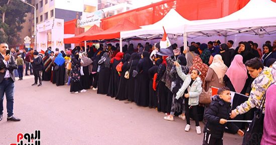 المصريون يُدلون بأصواتهم فى انتخابات الرئاسة لليوم الثانى