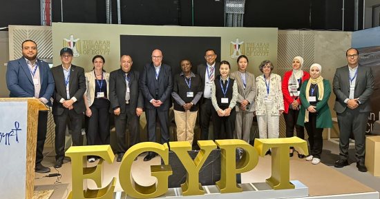 استعراض الإجراءات الوطنية لتشجيع الاستثمار بالطاقات المتجددة بجناح مصر بـ COP28