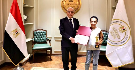 وزير التعليم يكرم طالبين حاصلين على المركز الثالث عالميا بمسابقة "ucmas"