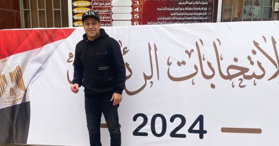 هشام حنفى وزوجته الإعلامية مها السنباطى يدليان بصوتيهما فى انتخابات الرئاسة