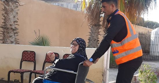 كبار السن يشاركون فى الانتخابات الرئاسية: "جايين للرئيس السيسي".. صور