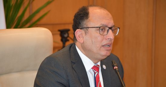 رئيس جامعة حلوان يحث جميع منتسبى الجامعة على المشاركة الإيجابية بالانتخابات الرئاسية