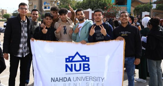 رئيس جامعة النهضة والطلاب يشاركون فى انتخابات الرئاسة بلجان الوافدين ببنى سويف