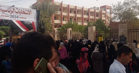 توافد كثيف للمرأة على مدرسة فتحى بشير بالمرازيق فى البدرشين