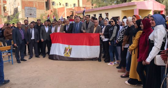 رئيس جامعة سمنود التكنولوجية يقود مسيرة للطلاب المغتربين للإدلاء بأصواتهم.. صور