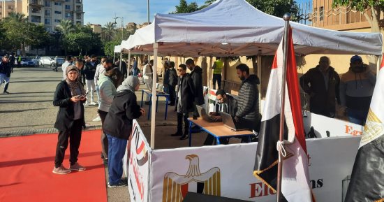 بدء توافد الناخبين على لجنة "مدينتى" للإدلاء بأصواتهم فى انتخابات الرئاسة.. صور