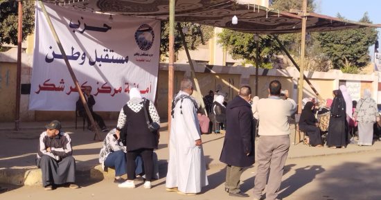 طوابير السيدات أمام لجان انتخابات الرئاسة بالقليوبية قبل بدء الاقتراع.. صور