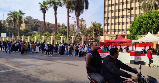 إقبال من الشباب على لجنة الهيئة الزراعية للتعمير قبل افتتاح اللجنة