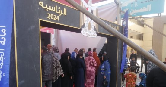 السيدات والشباب فى صدارة طوابير المشاركين بانتخابات الرئاسة بالدراسة.. صور