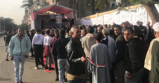 توافد الناخبين على لجنة مدرسة الشهيد محمد جمال للإدلاء بأصواتهم فى انتخابات الرئاسة