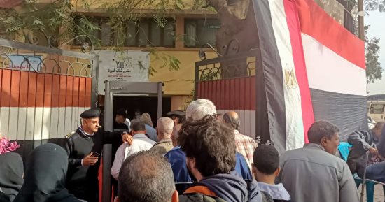 إقبال كبير من الرجال والسيدات على لجان إمبابة للتصويت فى الانتخابات الرئاسية