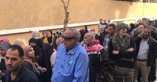 المواطنون يتوافدون على مدارس حدائق حلوان والمعصرة للإدلاء بأصواتهم.. صور