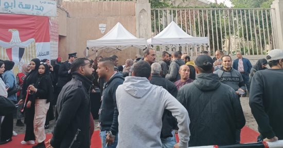 زحام أمام مدرسة أبو الفرج بدائرة بولاق للتصويت فى الانتخابات الرئاسية 