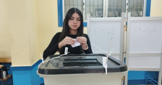 أول ناخبة فى لجان الوافدين بالشرقية تدلى بصوتها بانتخابات الرئاسة.. صور