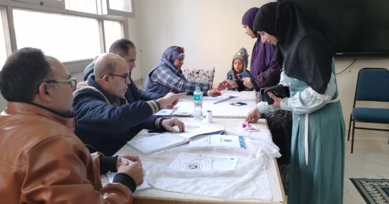 رئيس لجنة مدرسة هضبة الأهرام: العملية الانتخابية تسير بشكل منتظم.. صور