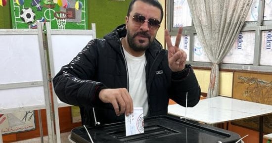 مصطفى كامل يدلى بصوته فى انتخابات الرئاسة 2024 بمنطقة ميدان لبنان