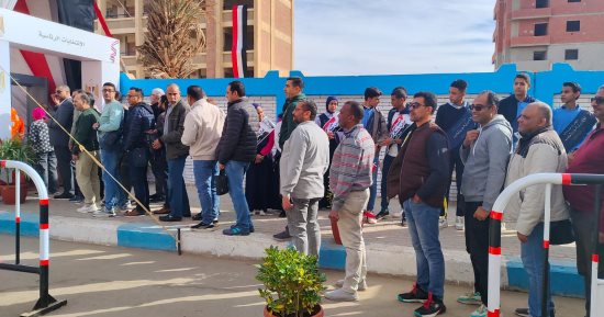 إقبال أهالى السويس على اللجان للإدلاء بأصواتهم فى انتخابات الرئاسة.. صور