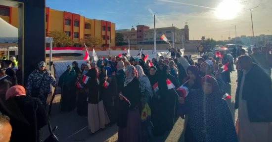 مستقبل وطن الشروق يستقبل المواطنين أمام لجان الانتخابات بالأعلام.. صور