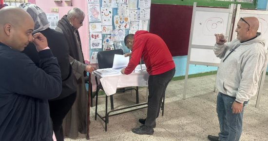 توافد الناخبين على لجنة مدرسة مصطفى كامل بالجيزة وإقبال كبير من الناخبين