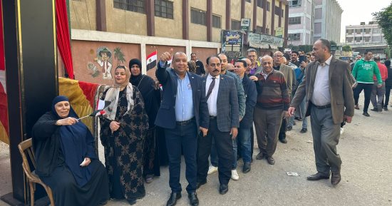إقبال كبير للمواطنين أمام اللجان الانتخابية فى شبرا الخيمة