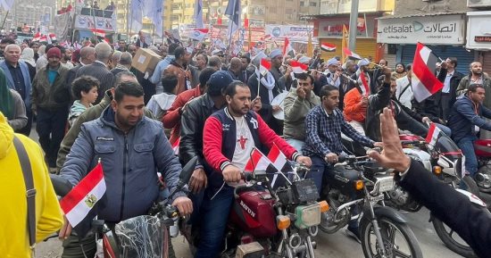 مسيرات بالمئات والسيارات تجوب شارع العشرين بفيصل قبل التوجه للجان الانتخابية 